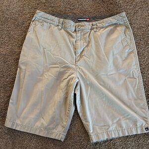 Men’s Quicksilver khaki flat front casual shorts sz 36 nice!